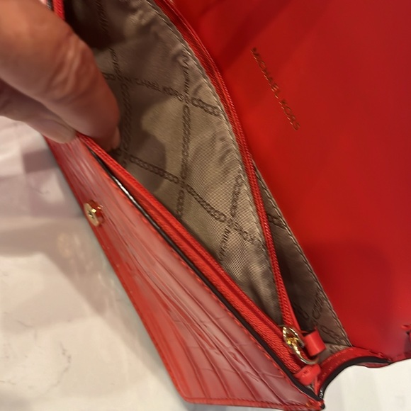 Like new Michael Kors Flap XBody bag. Used 2X - Picture 4 of 12